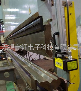 无锡宇轩电子科技成功研制BLPS型折弯机激光保护装置，为工业安全再添利器